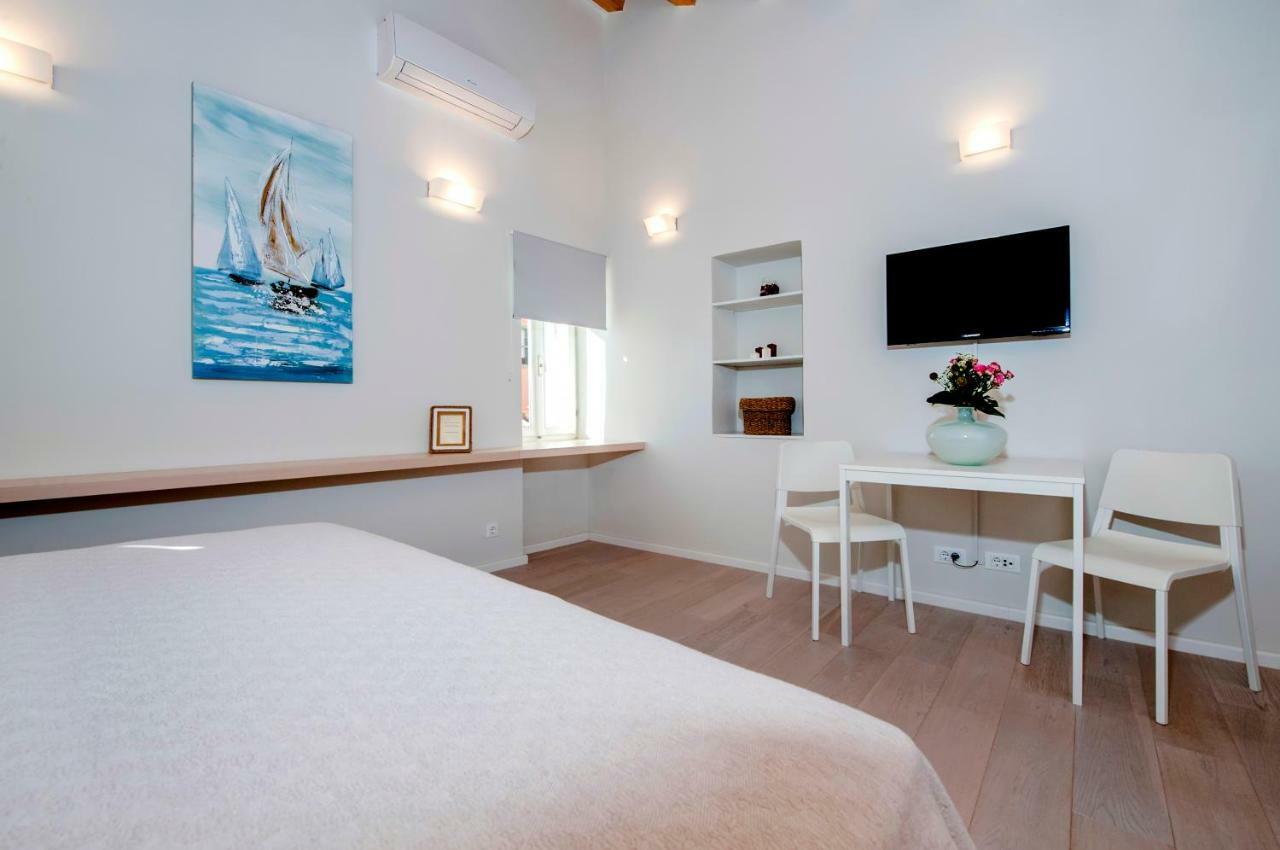 Casa Bruno Hotel Ровин Екстериор снимка